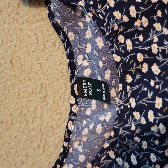 Color - Picture 3 of 3